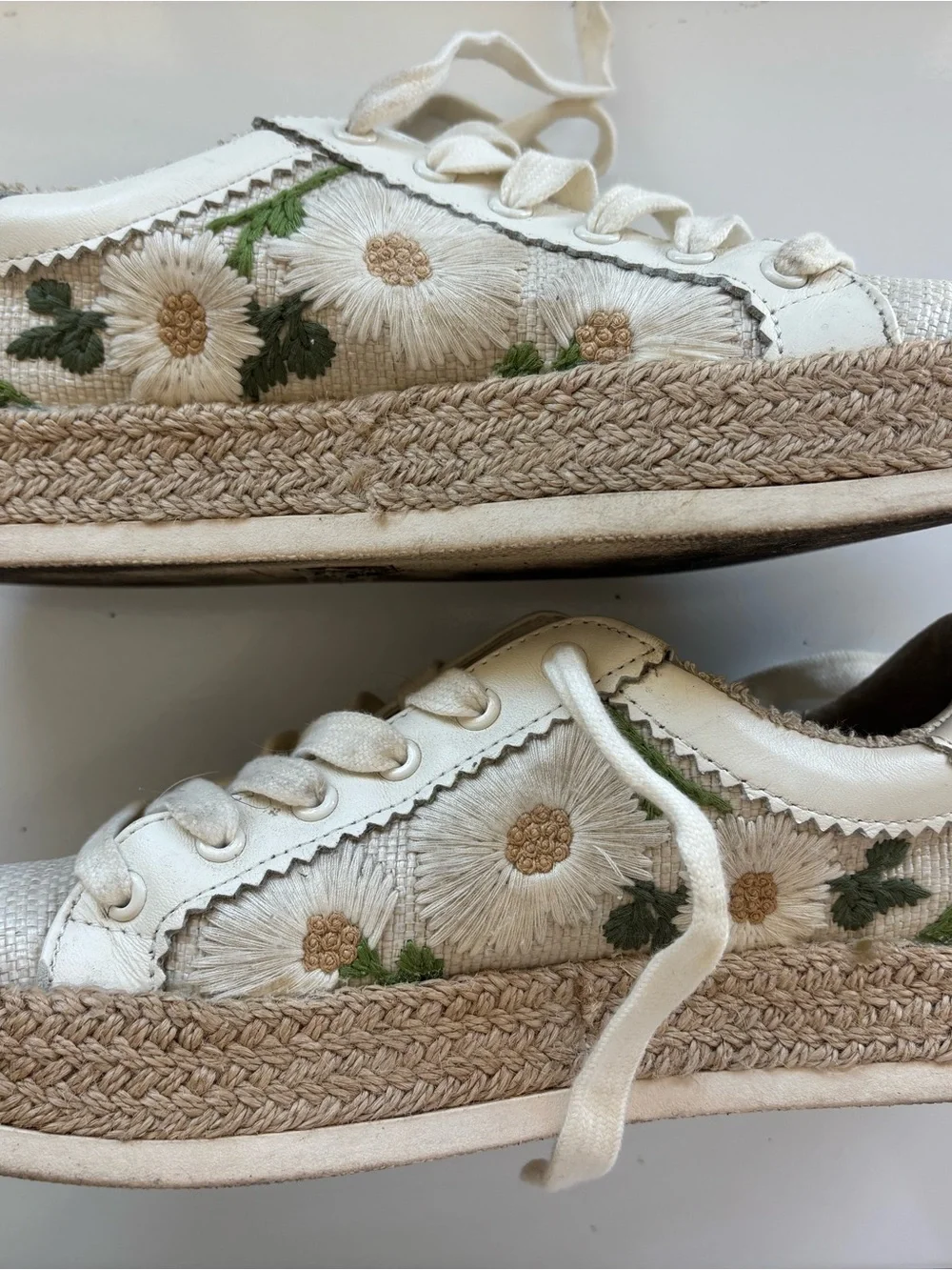 Dolce Vita White Daisy Embroidered Platform Sneakers - Women's 6.5